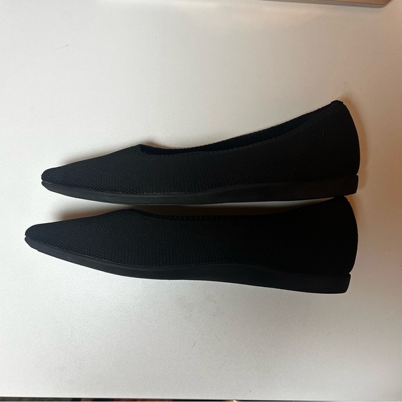 Vivaia Lightweight Pointed-Ballet Flats (Aria Walker) in Black - Picture 6 of 10